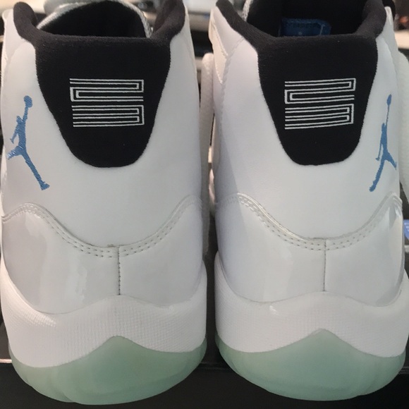 Air Jordan 11 retro (men’s 8.5) - Picture 2 of 7
